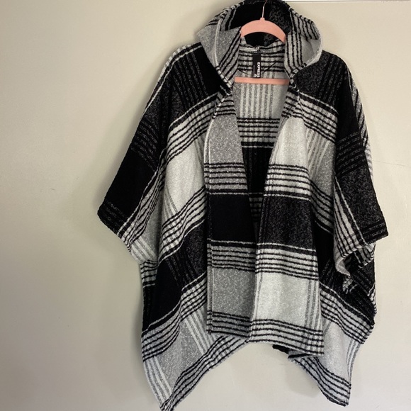 Express Plaid Hooded Poncho - Picture 5 of 14